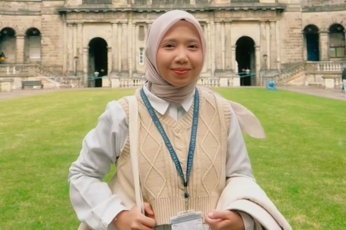 BANGGA: Salah satu alumni MA NU Banat Kudus yang melanjutkan kuliah di luar negeri.