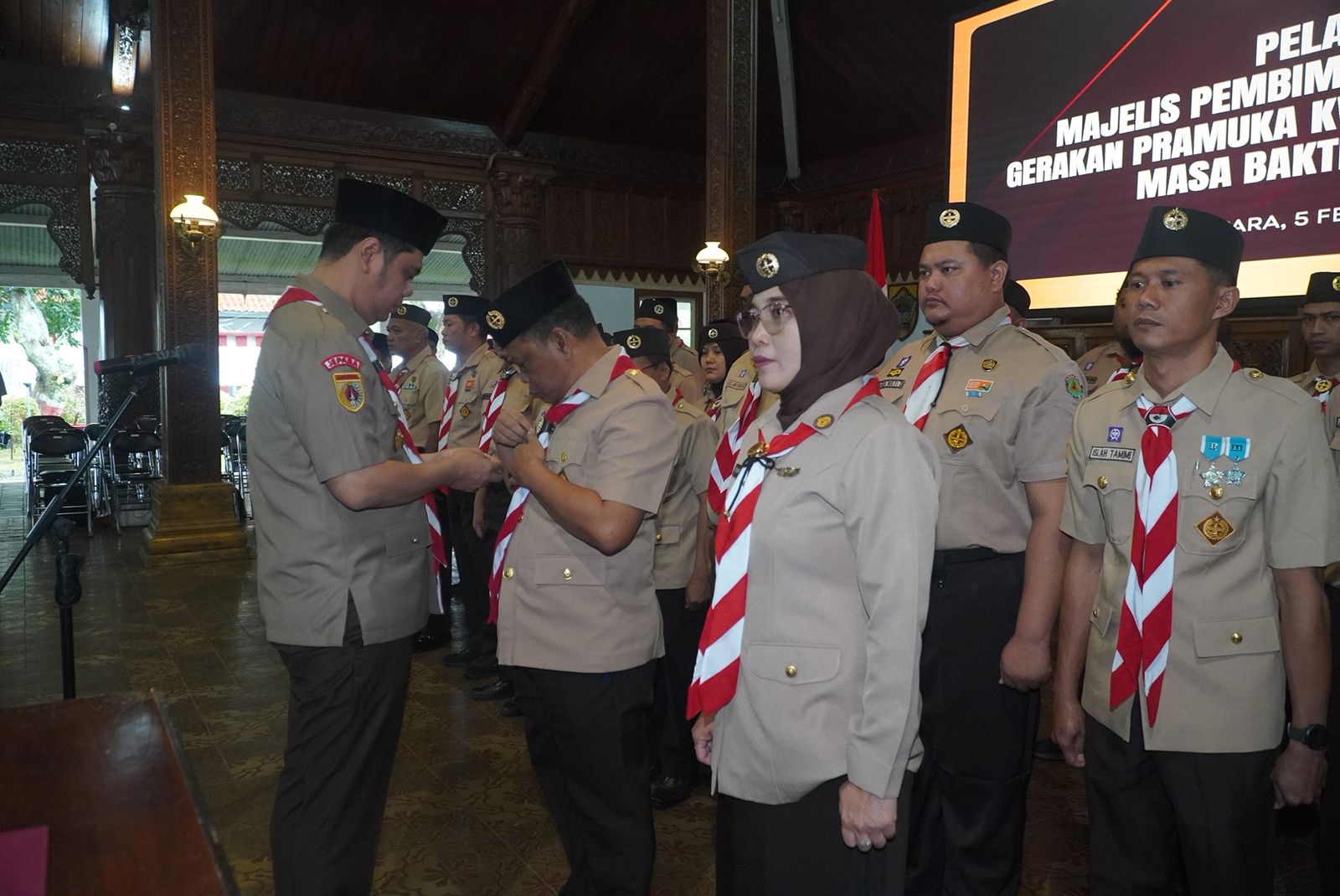 SAH: Kamabicab Jepara Witiarso Utomo melantik Ratib Zaini sebagai Ketua Kwarcab Jepara dan jajaran pengurus.