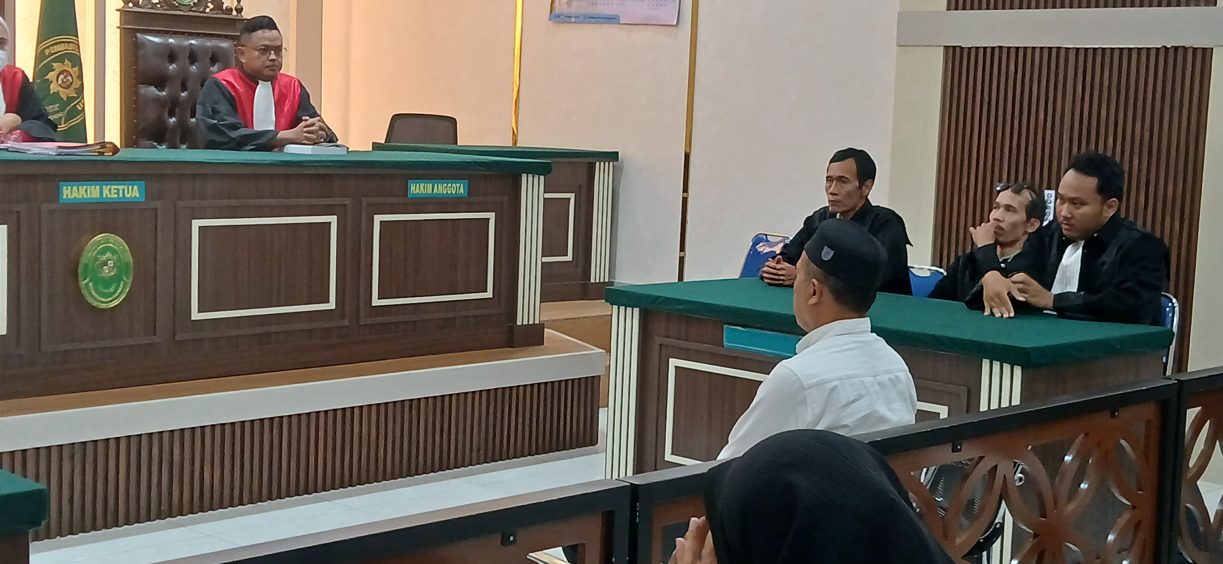 DISIDANG: Utomo menjalani persidangan di PN Pati pada Jumat (6/2)