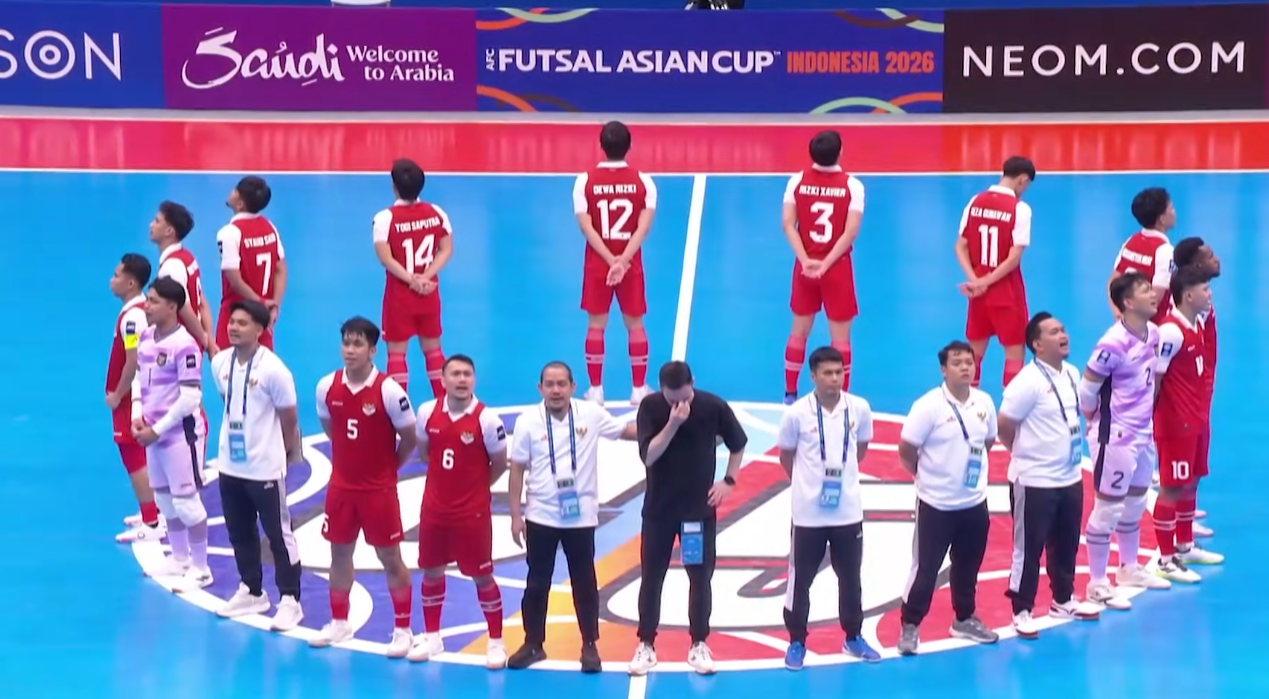 Coach Souto menangis bersama Timnas futsal Indonesia merayakan kemenangan bersama supporter setelah masuk final AFC futsal Asian Cup 2026