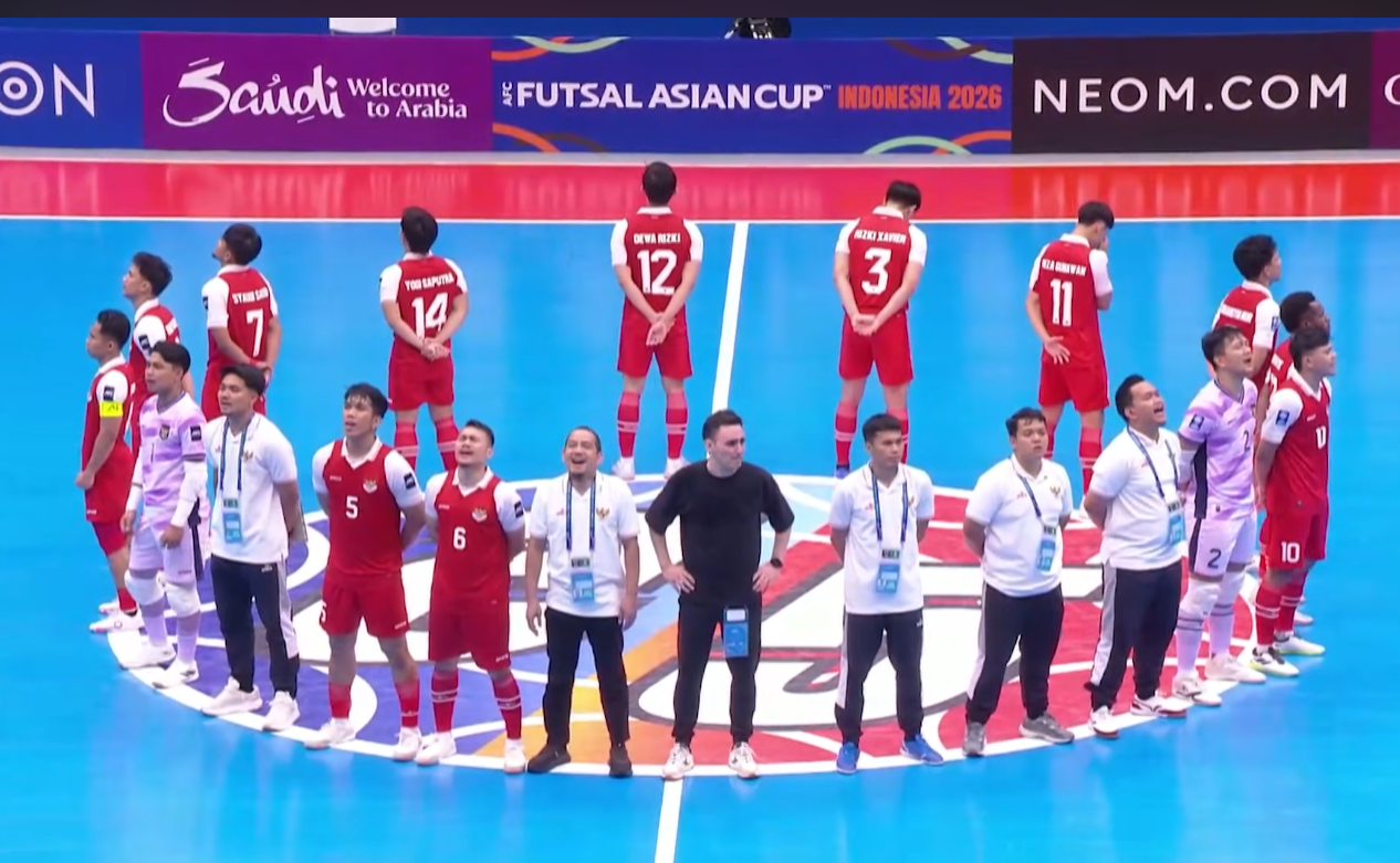 Coach Souto menangis bersama Timnas futsal Indonesia merayakan kemenangan bersama supporter setelah masuk final AFC futsal Asian Cup 2026