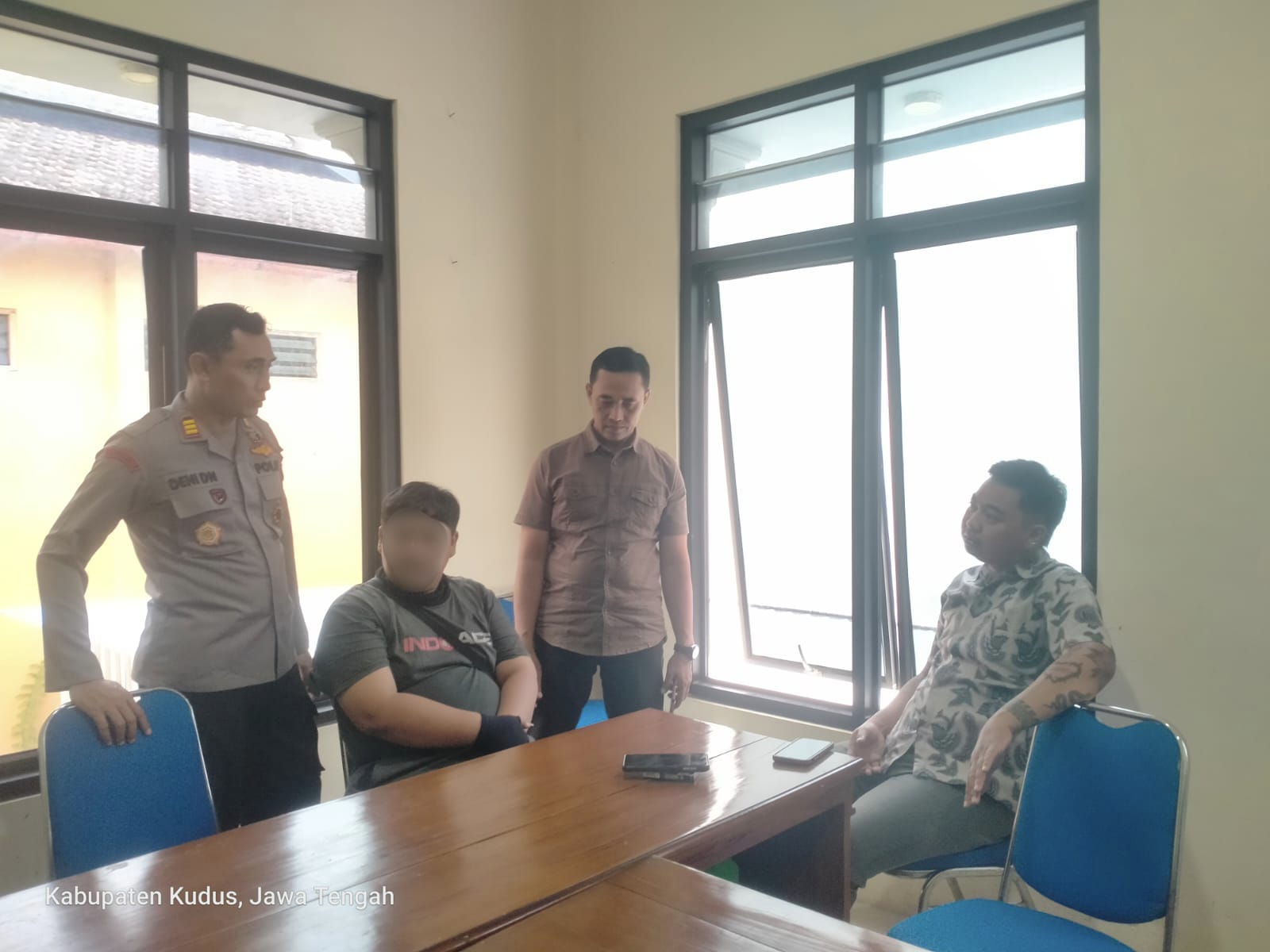 DIAMANKAN: Penagih hutang diamankan ke Polsek Kaliwungu usai bersitegang dengan nasabah.