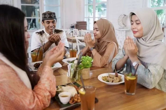 Ilustrasi Berbuka Puasa.