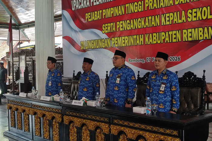 ROTASI KE-4: Bupati Rembang Harno bersama jajaranya melantik 93 kepala sekolah di Pendopo Museum RA Kartini Rembang.