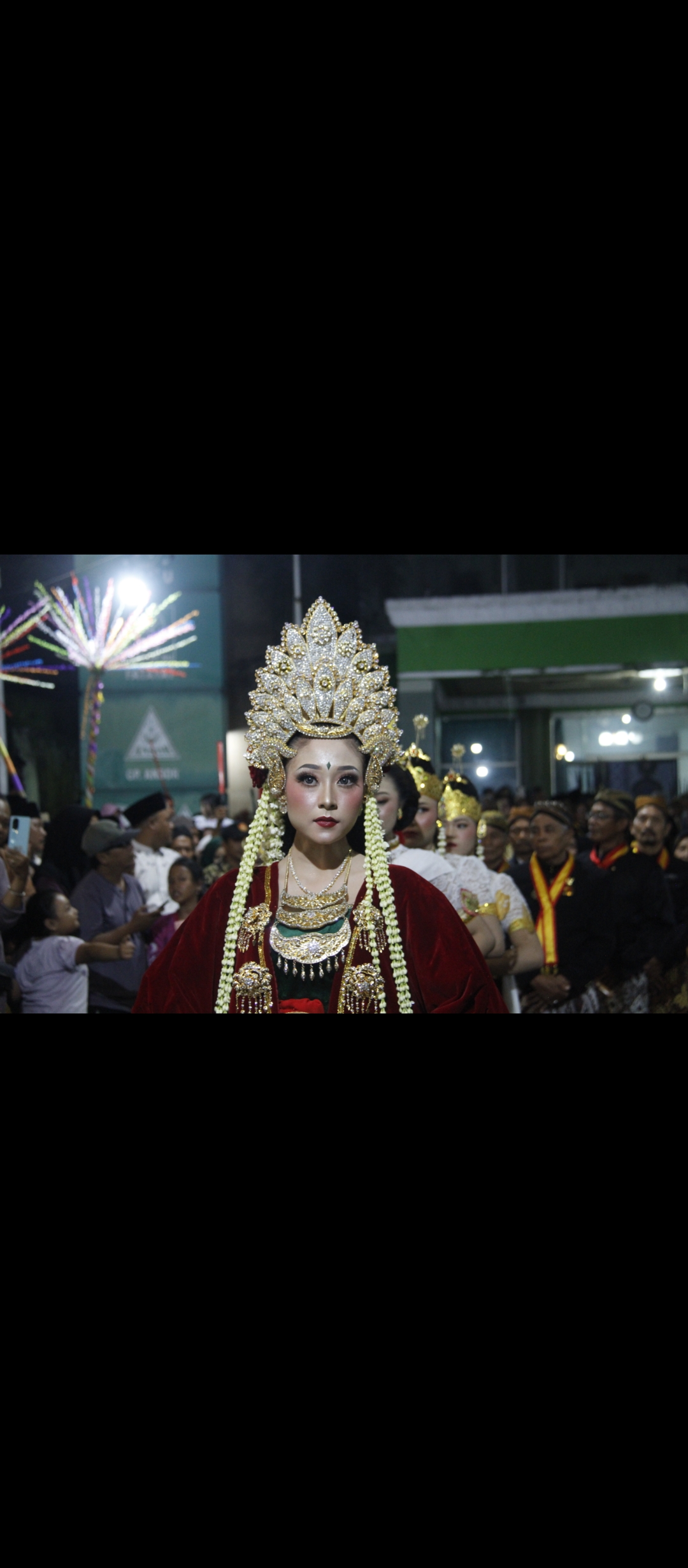 BERWIBAWA: Pemeran Ratu Kalinyamat dikirab dalam gelaran Baratan pada Minggu (8/2).