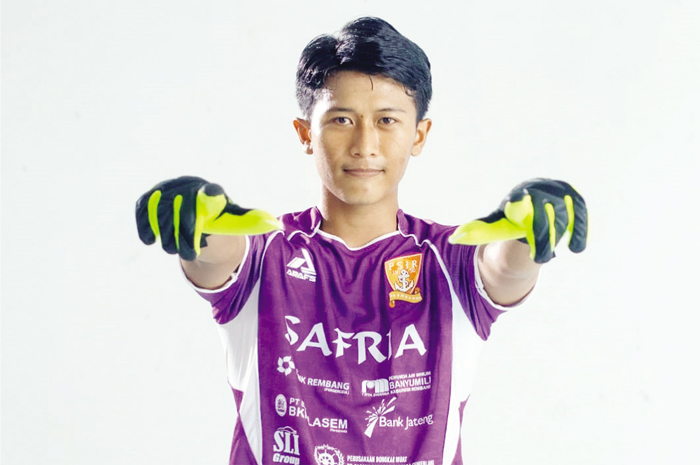 JADI TUMPUAN: Ilham Bintang kiper muda PSIR Rembang siap diturunkan perdana pada laga tandang ke Persak Kebumen hari ini.