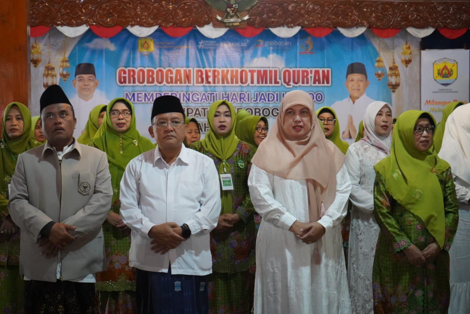 DOA BERSAMA &ndash; Wakil Bupati Grobogan Sugeng Prasetyo bersama Ketua Muslimat Grobogan Ketua PC Muslimat NU Grobogan Hj. Djuniarti Marsaid dan Bendahara Muslimat  Hj. Eny Winiharti Mukhlisin dalam acara