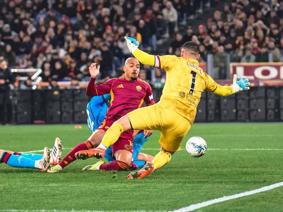 Momen Malen mencetak gol AS Roma ke gawang Cagliari di Serie A