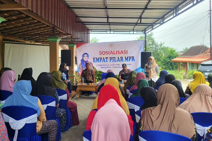 Anggota DPR RI dari Fraksi Partai Demokrat, Harmusa Oktaviani, menggelar kegiatan Sosialisasi Empat Pilar Kebangsaan di Desa Klokah, Blora.