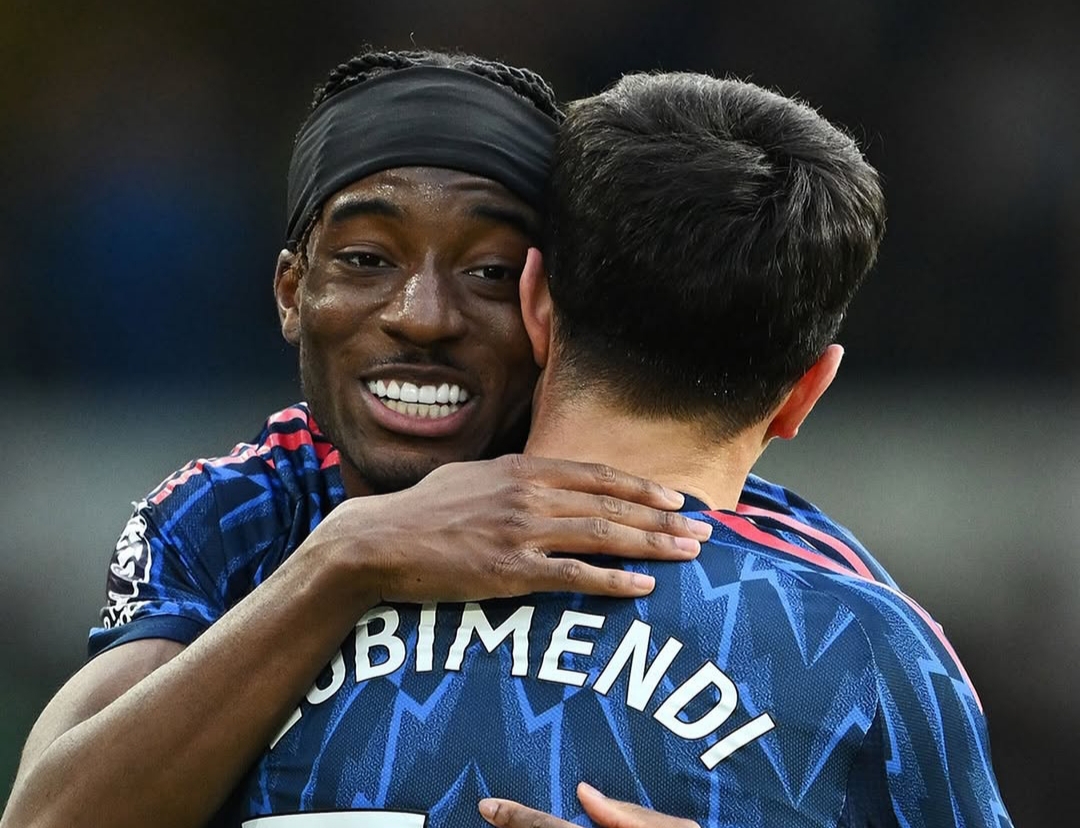Noni Madueke selebrasi bersama Zubimendi, rekannya di Arsenal