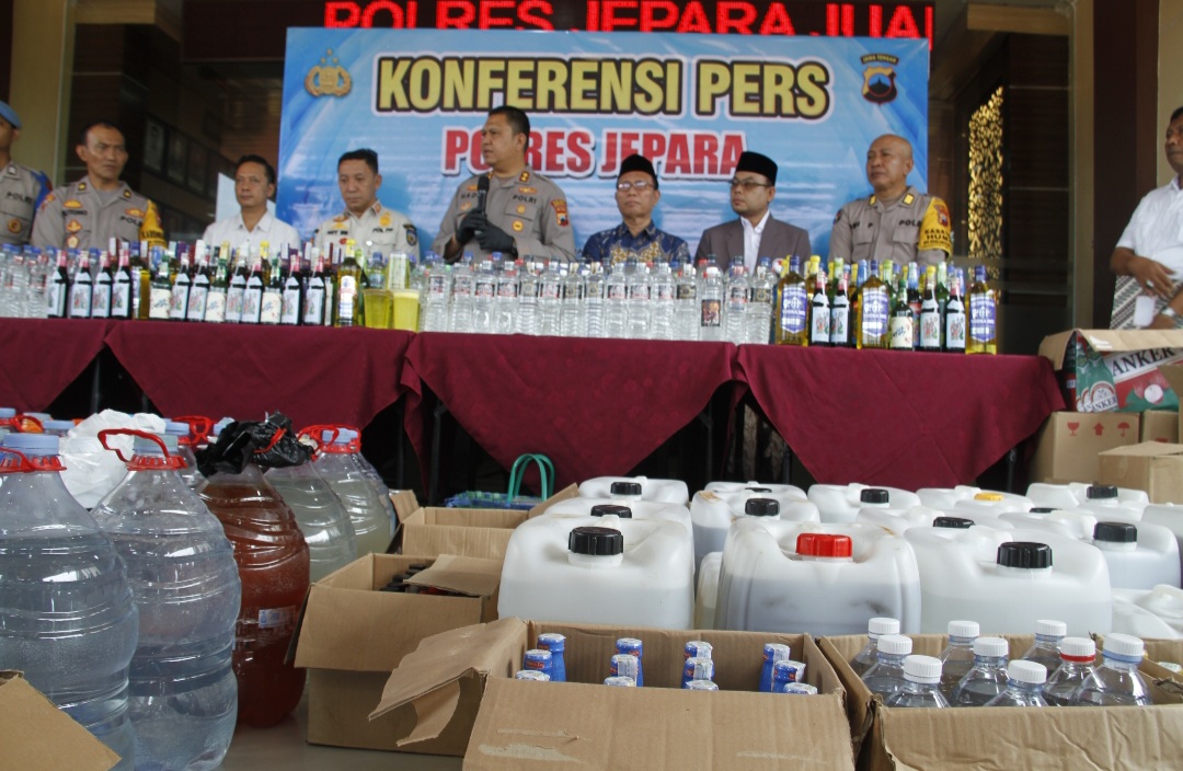 SEABREK: Kapolres Jepara AKBP Hadi Kristanto menyampaikan keterangan dalam rilis pada Jumat (12/2).