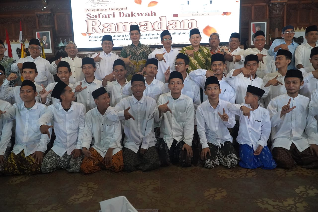 BERKAH: Delegasi Safari Dakwah Ramadan dari Pondok Pesantren Lirboyo, Kota Kediri, di Pendopo R.A Kartini, Minggu (15/2/2026).