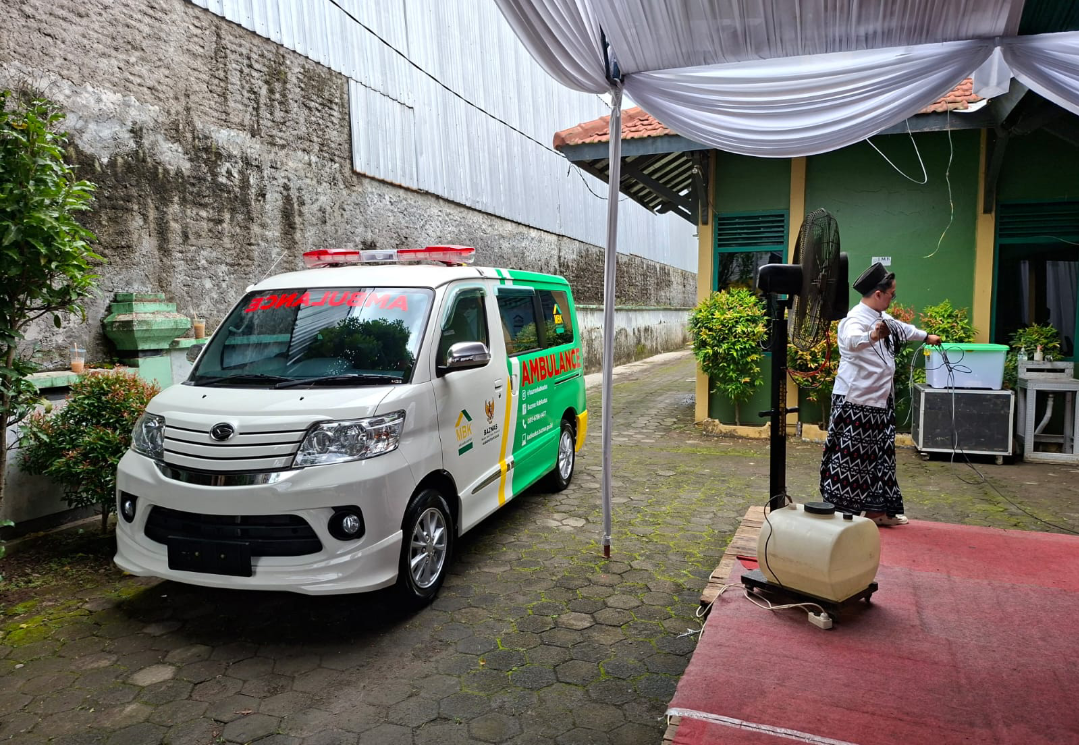 SIAP BEROPERASI: Mobil ambulans yang telah diterima Baznas Kudus siap digunakan untuk melayani masyarakat, kemarin. (ANDIKA TRISNA SAPUTRA/RADAR KUDUS)