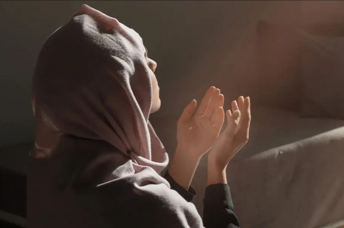 Ilustrasi berdoa. (Freepik)