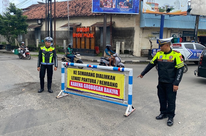 Tanggul Jebol Lumpuhkan Akses Grobogan, Jalur Pantura Jadi Andalan Sementara