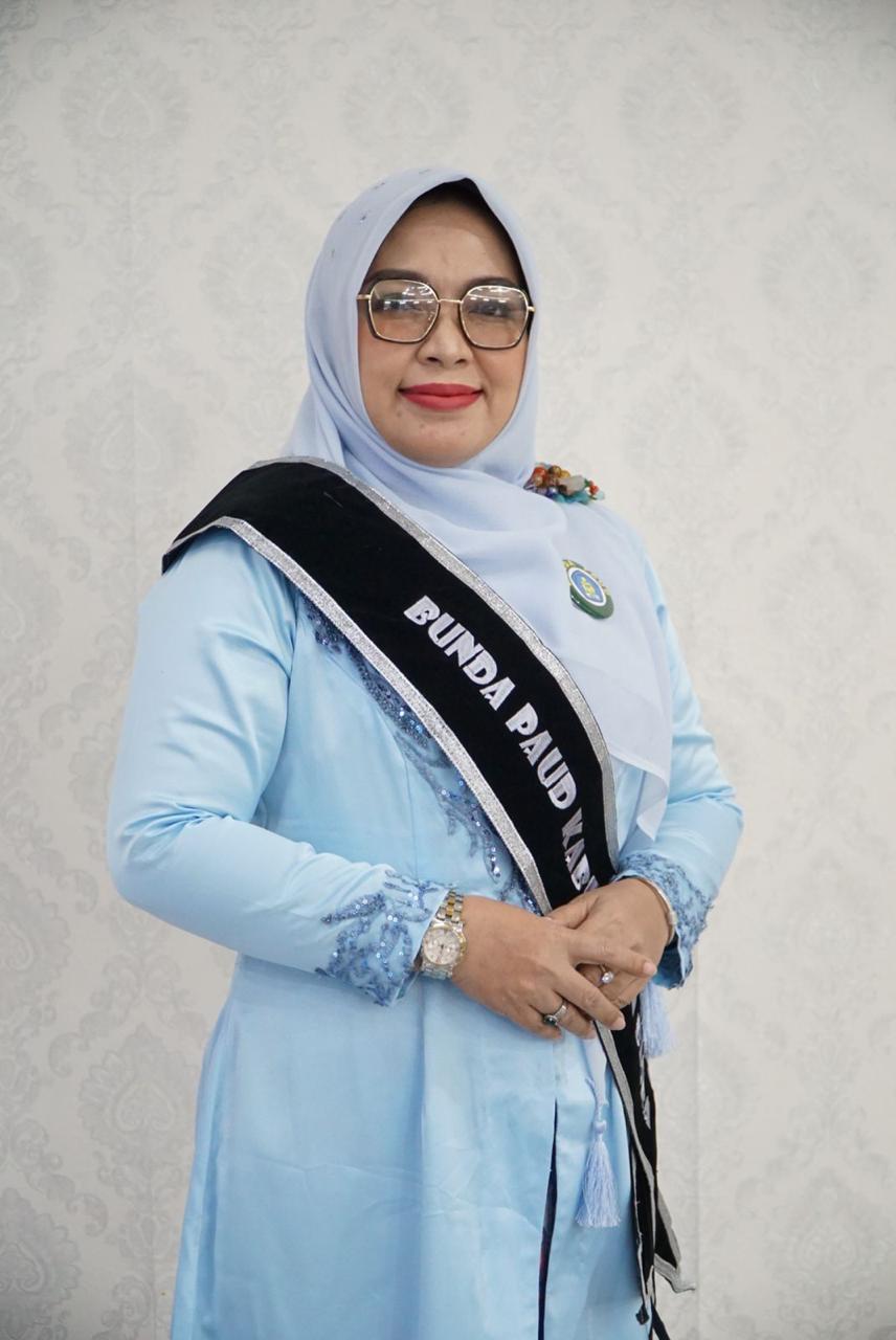 Hj. Ainia Shalichah, SH, M.Pd.AUD, M.Pd.BI (Pemerhati Anak Ketua PKK BLORA KETUA DEKRANASDA BLORA dan Bunda Literasi Blora)