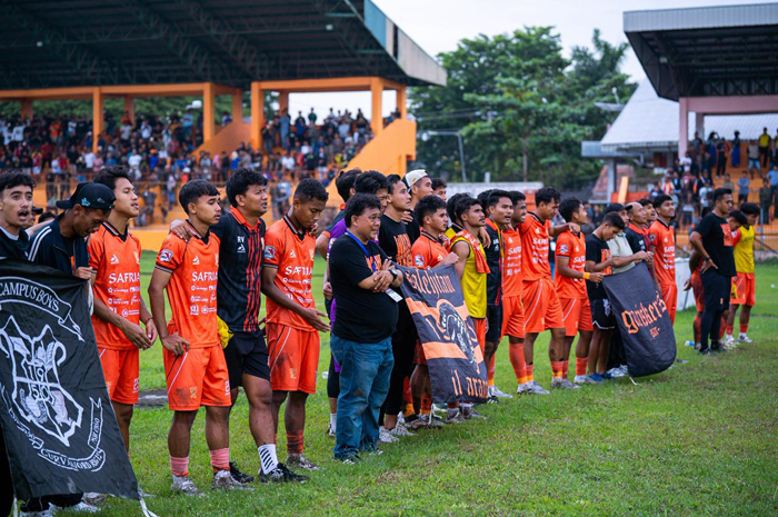 BERJUANG: Pemain PSIR Rembang saat berada di Stadion Krida Rembang beberapa waktu lalu.