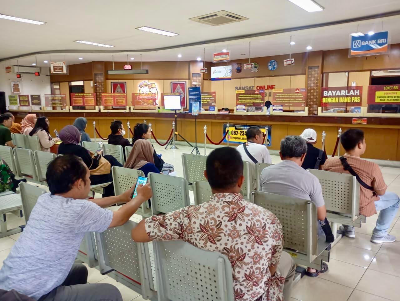 Pemerintah Provinsi Jawa Tengah resmi mengimplementasikan program keringanan Pajak Kendaraan Bermotor (PKB) sebesar 5 persen yang berlaku mulai 20 Februari hingga 31 Desember 2026. 