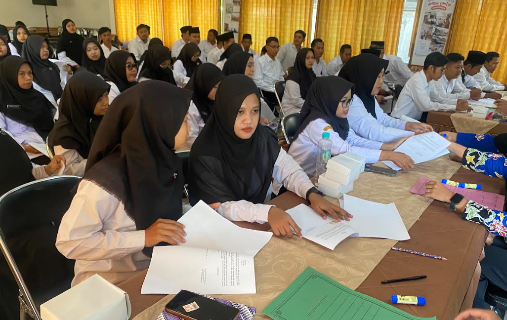 PENGANGKATAN &mdash; Puluhan PPPK paruh waktu menandatangani kontrak kerja berdurasi satu tahun di Aula BKPSDM Blora, Desember lalu.