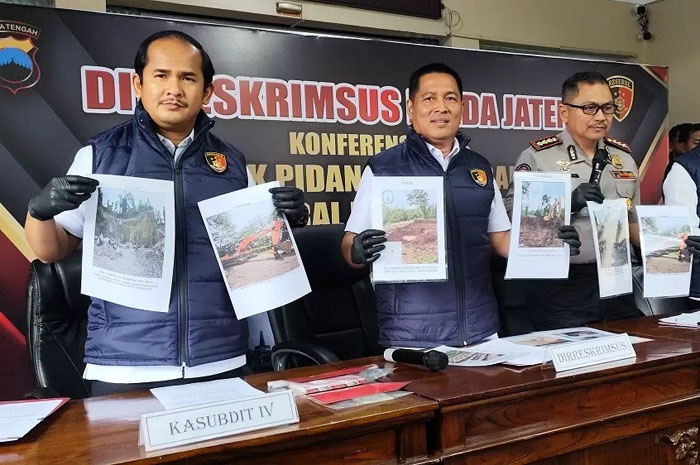 Dirreskrimsus Polda Jateng menunjukan gambar tambang ilegal yang diproses hukum (M Hariyanto/Radar Semarang )