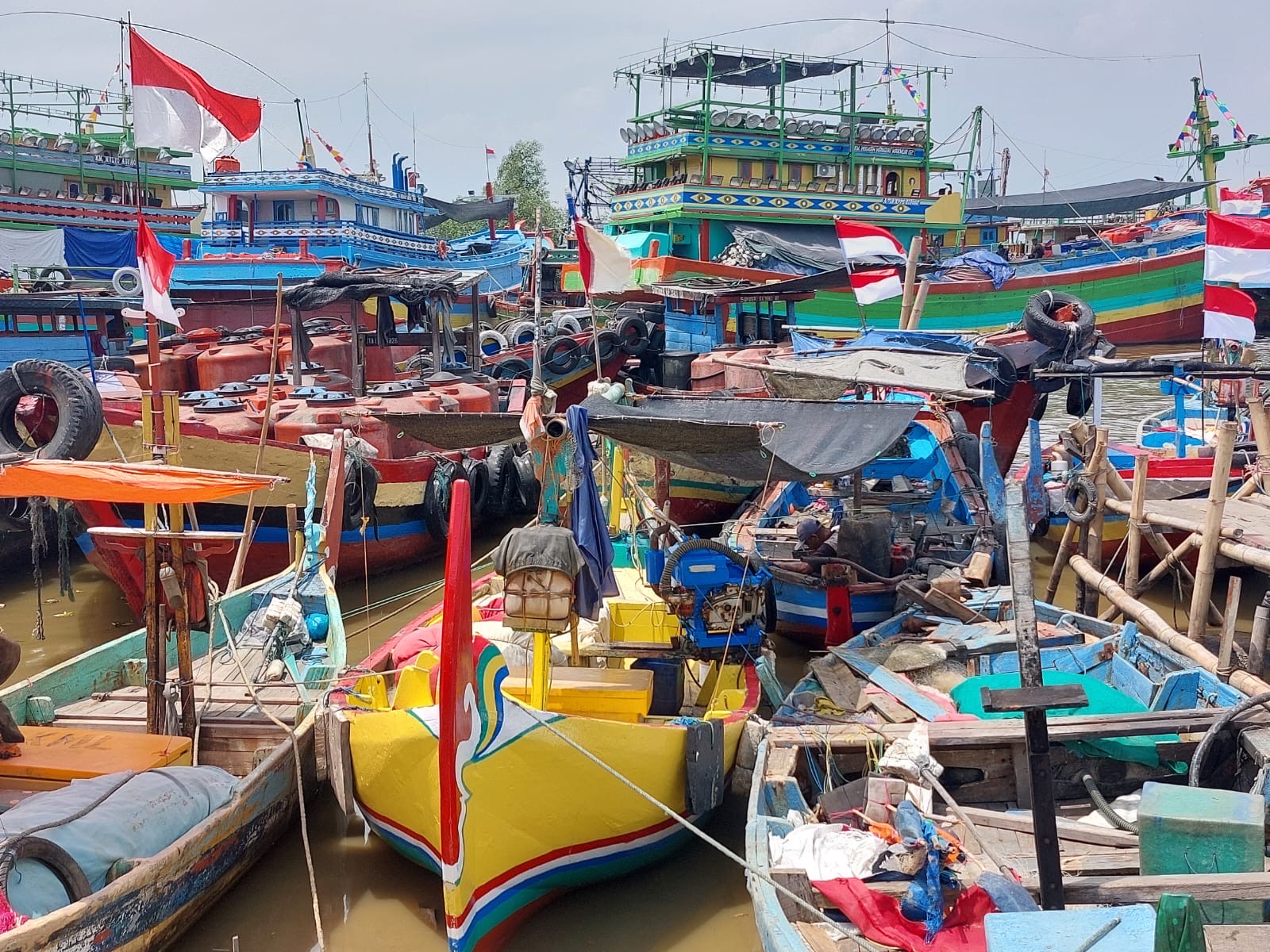 FULL: Kapal-kapal bersandar di Pelabuhan Juwana belum lama ini.&nbsp;