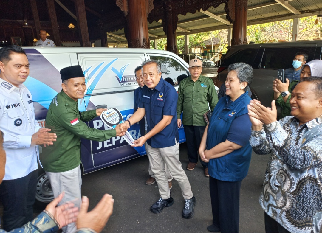 PEDULI: FTBM Jepara menerima bantuan mobil operasional untuk mendukung kerja-kerja perluasan literasi pada Rabu (25/2).