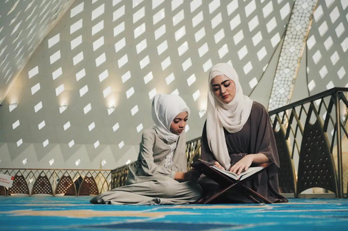 Ilustrasi tadarus di masjid (pexels.com)