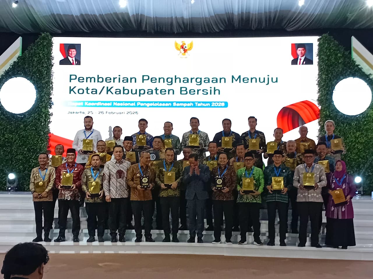 PENGHARGAAN: Pemkab Grobogan saat menerima penghargaan Menuju Kota/Kabupaten Sehat.