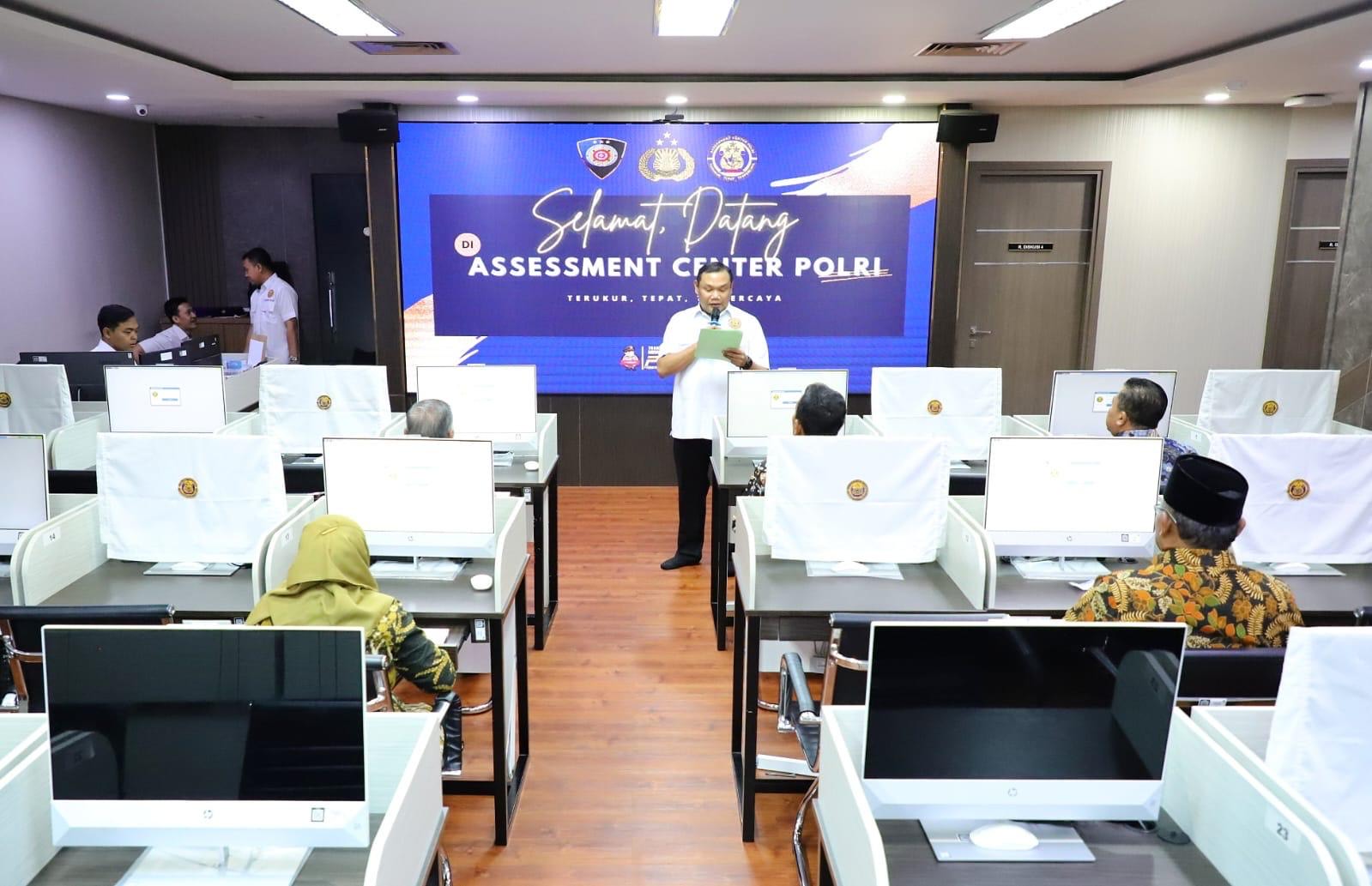 BERSAING: Lima calon Sekda Kudus mengikuti assessment center di Mabes Polri.  
