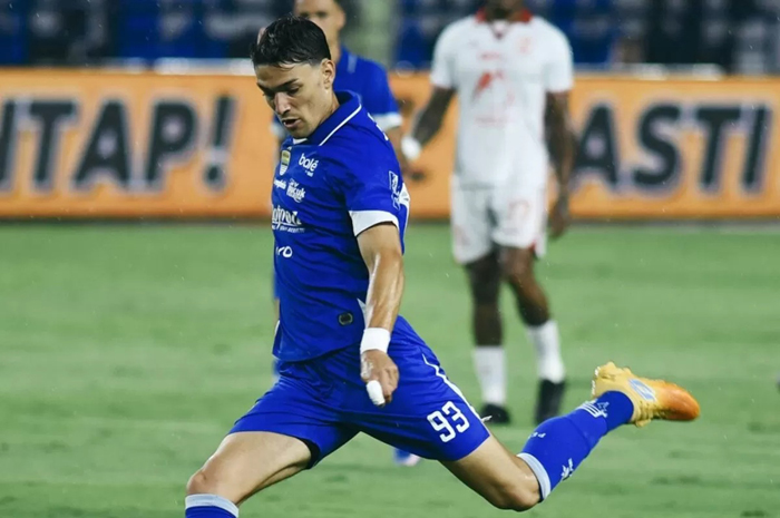 Federico Barba tampil konsisten bersama Persib Bandung jelang duel penting kontra Madura United di GBLA. (Persib)