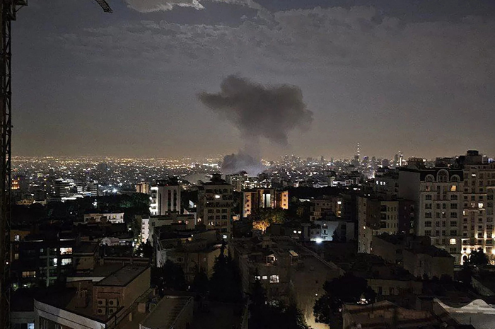 Israel melancarkan serangan ke Iran. (Middle East Eye)