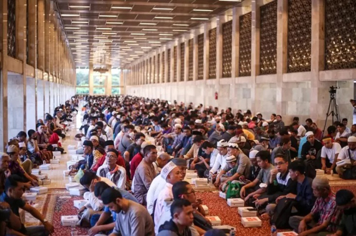 Suasana buka puasa bersama di Masjid Istiqlal, (Foto Salman Toyibi/Jawa Pos)