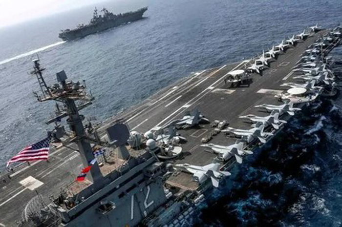 Foto: Kapal Induk AS USS Abraham Lincoln di Laut Arab. (dok. AFP)