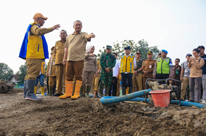 Gubernur Jawa Tengah, Ahmad Luthfi, meninjau langsung perkembangan perbaikan jalan di Godong Grobogan.