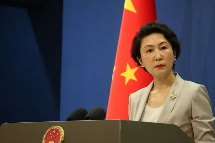 Juru Bicara Kementerian Luar Negeri China Mao Ning berbicara dalam konferensi pers di Beijing (2/3/2026). (ANTARA/Desca Lidya Natalia) 