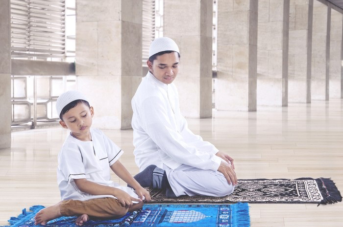 Ilustrasi gerakan salam dalam shalat.