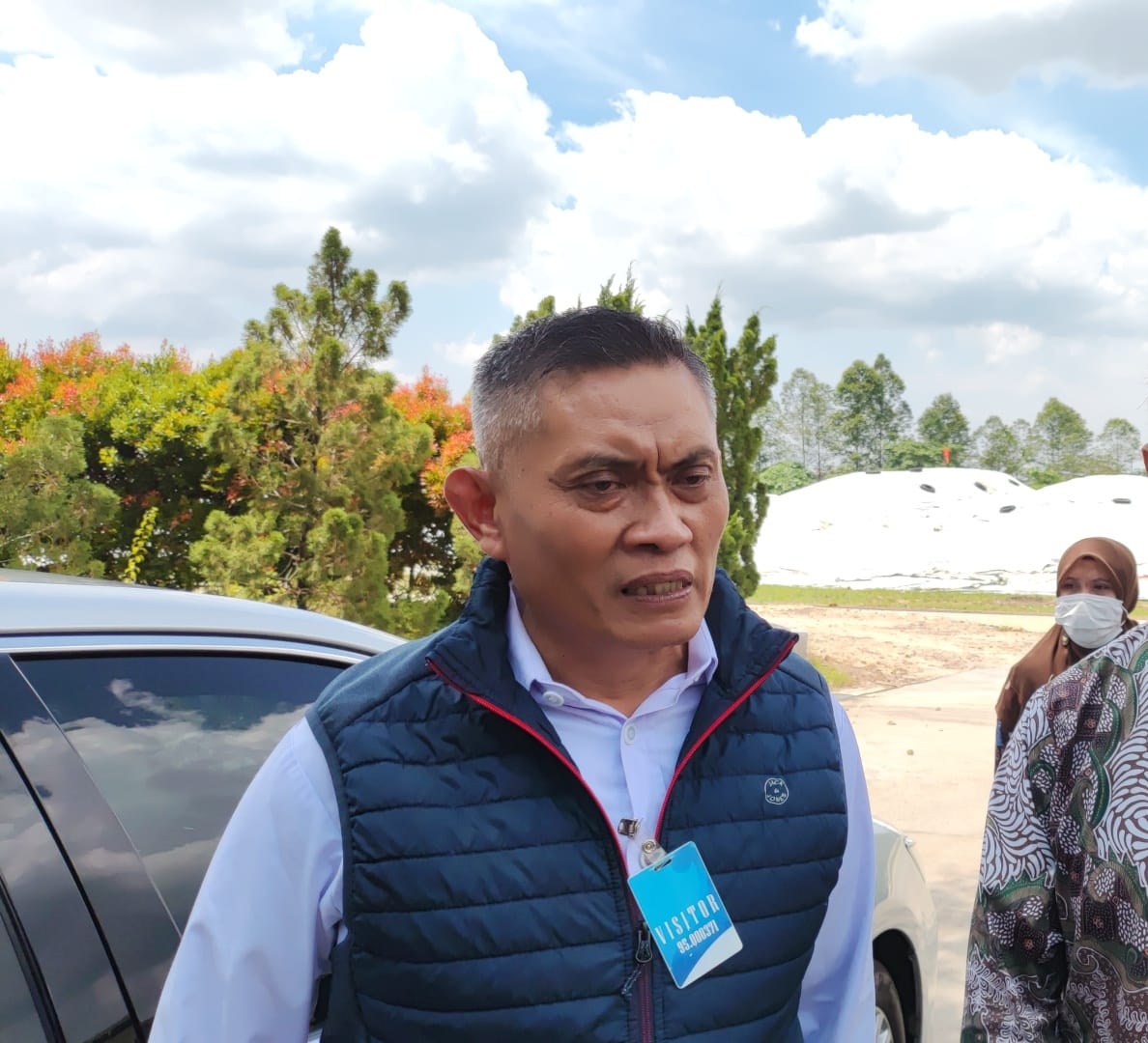 BERI PERHATIAN: Anggota DPRD Kudus Rochim Sutopo  