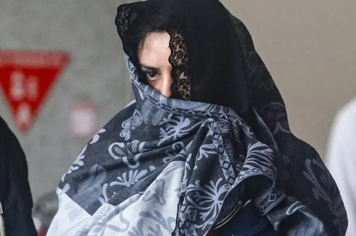 Bupati Pekalongan Fadia Arafiq menggunakan rompi tahanan KPK di Gedung Merah Putih KPK, Jakarta, Rabu (4/3/2026). (Salman Toyibi/ Jawa Pos)