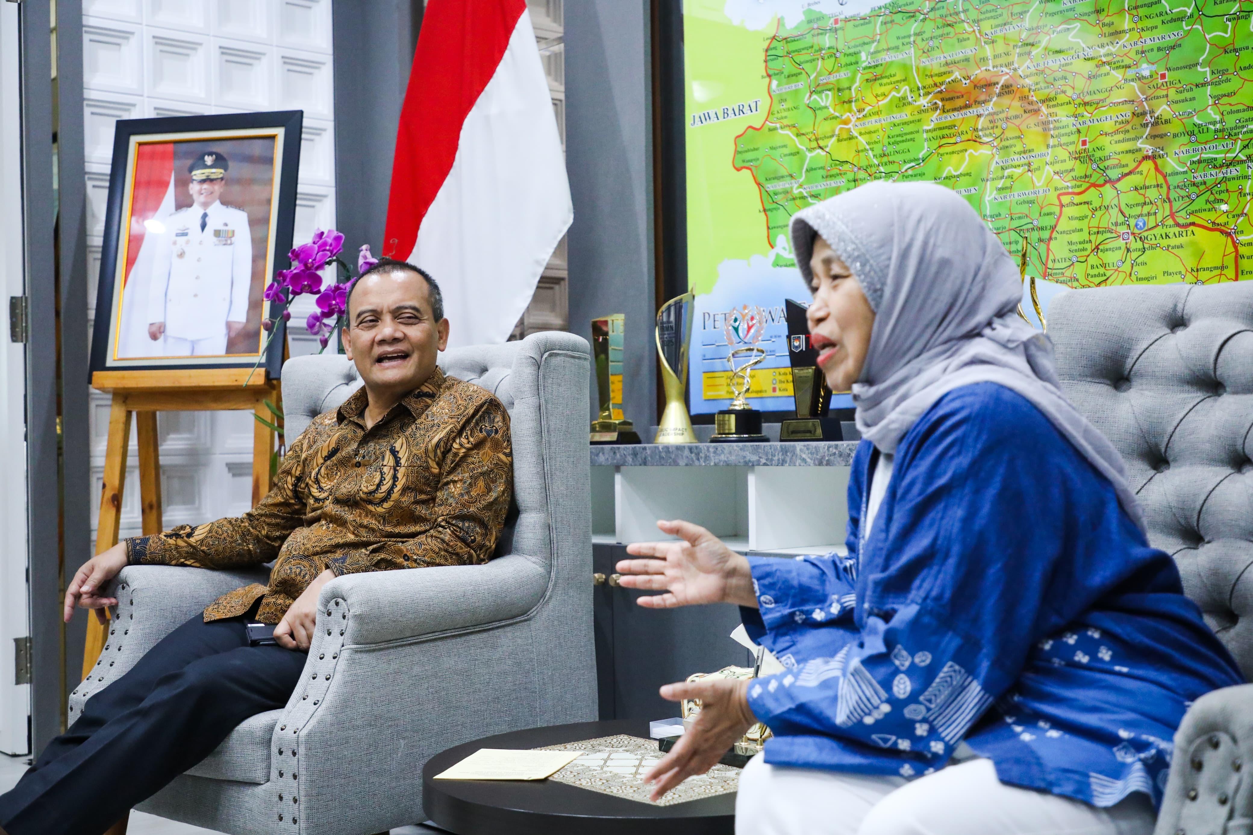 Gubernur Jateng Ahmad Luthfi bersama Anggota Dewan Pengarah BRIN, Tri Mumpuni