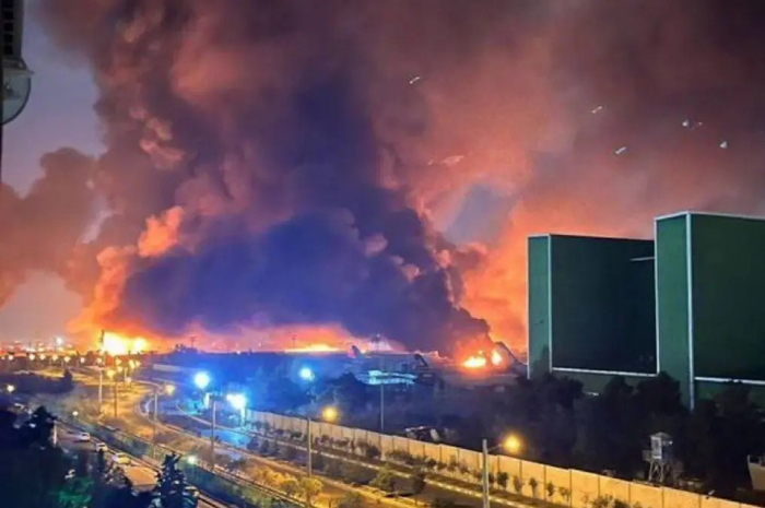 Ledakan besar terjadi di Bandara Mehrabad di Tehran. (Platform X).