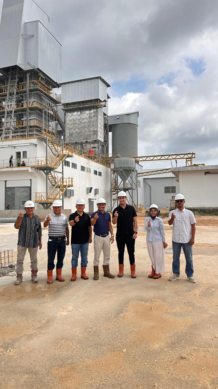 ANTUSIAS: Ketua Asosiasi DPRD Kabupaten Seluruh Indonesia (ADKASI) Siswanto (empat dari kiri) saat mendampingi Pimpinan DPRD Bolaang Mongondow Timur, Provinsi Sulawasi Utara bersama rombongan. 