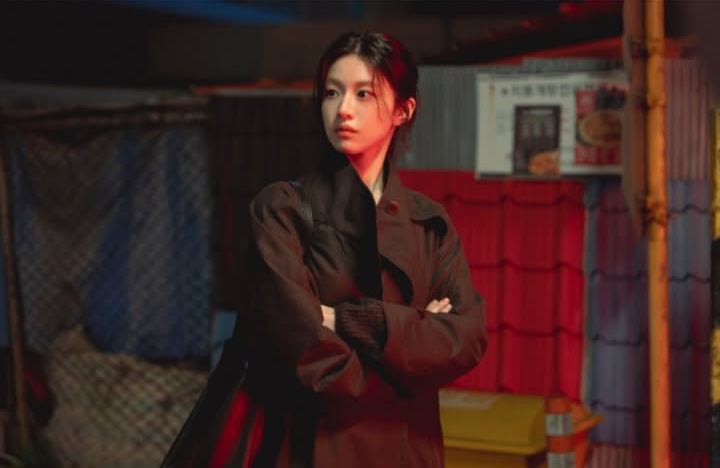 Go Younjung jadi produser film dalam drama We Are All Trying Here (@coppamagz)