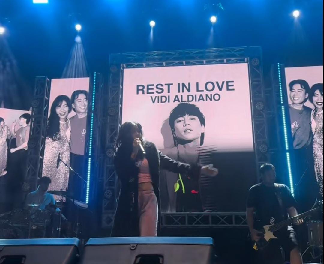 Vierratale saat menyanyikan lagu kesepian di Konser Bali  ( Foto: tangkapan layar tiktok @festifys)