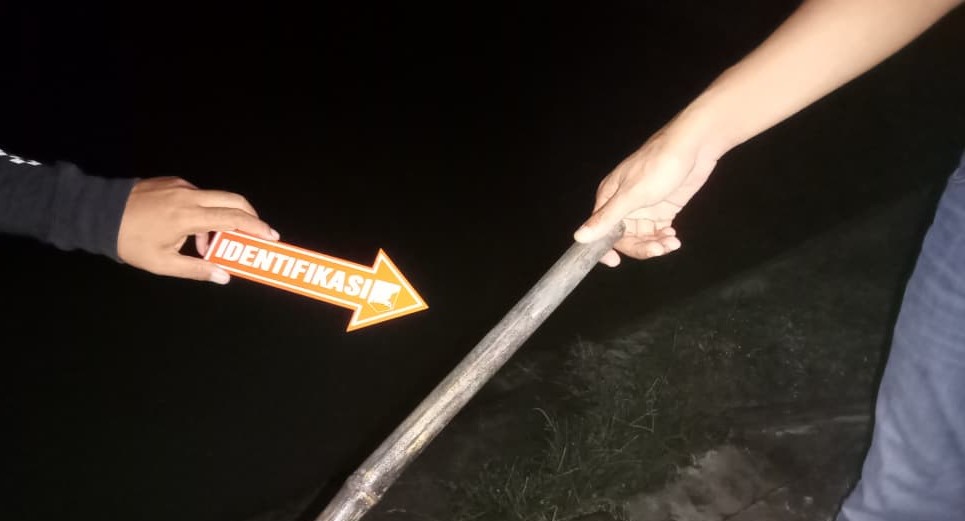 LOKASI KEJADIAN &ndash; Anggota Polsek Pulokulon dan Inavis lakukan olah TKP korban tenggelam di Desa Jambon, Kecamatan Pulokulon. 