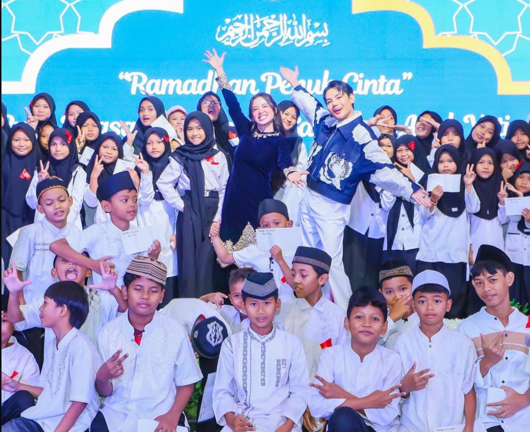 Dewi Persik dan Ryan Maulana (Ryan Rayel saat mengadakan buka puasa bersama dan santunan anak yatim piatu (Foto: instagram @ryans_rayel)