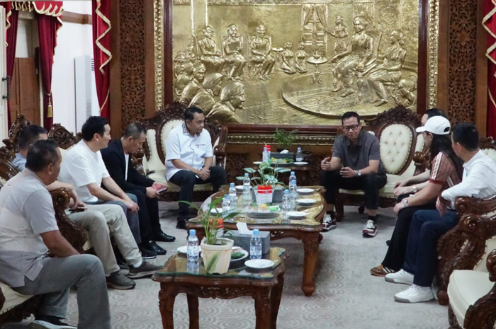 TAMU: Rombongan investor dari Cina saat silaturahmi di Pendopo Kabupaten Pati untuk menjajaki investasi perikanan. 