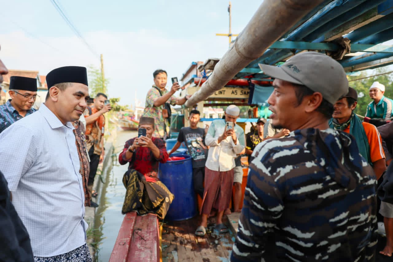 Tinjau Desa Purworejo Bonang, Wagub Jateng Taj Yasin Janjikan Solusi Dermaga Apung untuk Nelayan