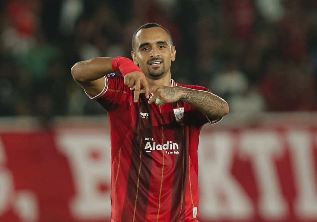 Bruno Gomes, Persis Solo