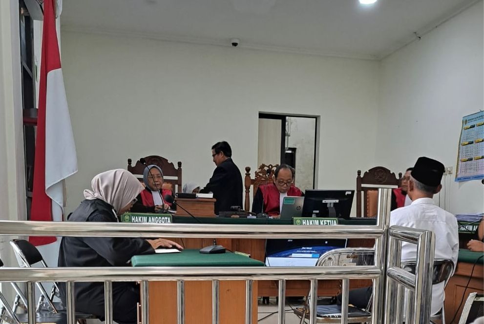 PUTUSAN PENGADILAN &ndash; Terdakwa Kades Kalirejo Teguh Susanto divonis bersalah dengan hukuman 4 tahun dalam putusan di PN Tipikor Semarang, Rabu (12/3). 