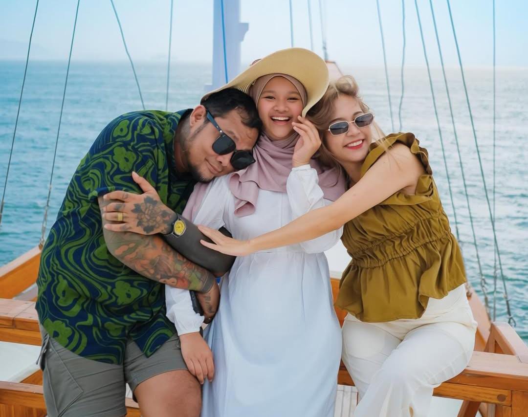 Momen hangat Starla bersama Virgoun dan Lindi Fitriyana di Labuan Bajo (Foto: instagram @lindifitriyana)